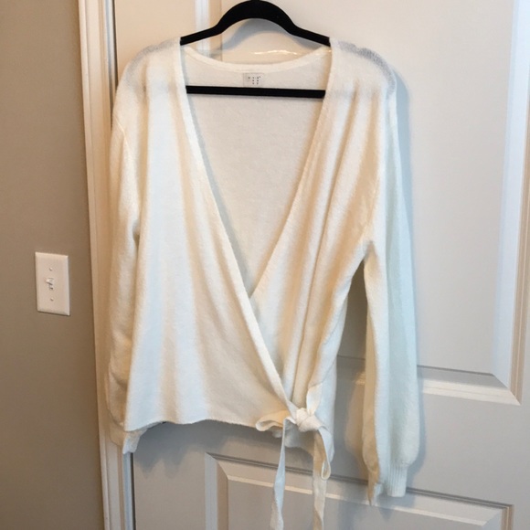 Super soft wrap sweater - Picture 3 of 3